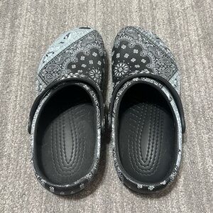 CROCS Black and Gray Patterned non slip Clogs